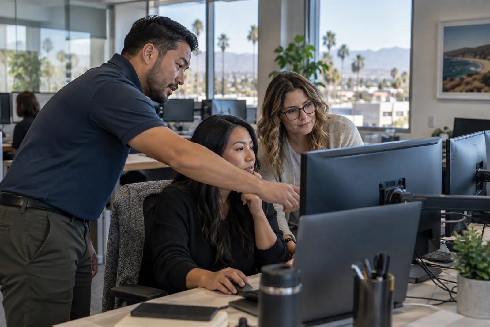 IT support engineer helping a business team solve a technology issue